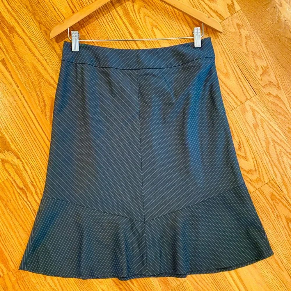 Ann Taylor - flounce pencil skirt - Picture 10 of 10
